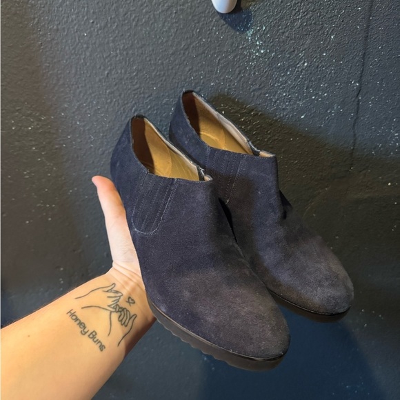 Anyi Lu Shoes - Women’s Anyi Lu Dark Blue Suede Heeled Booties Size 40/9